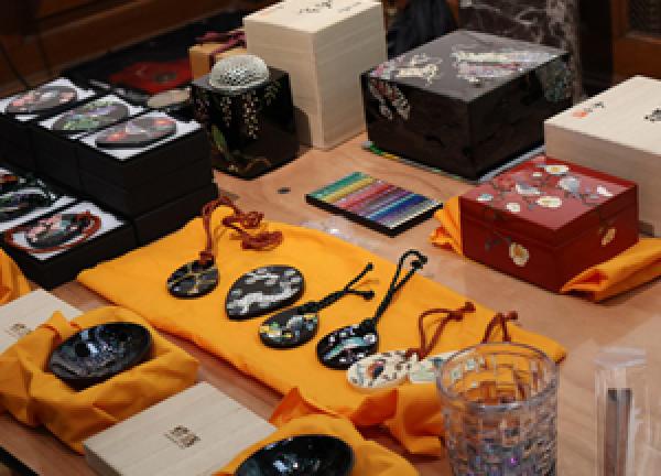 400 Year Tradition of Takaoka Lacquerware in Toyama - Photos