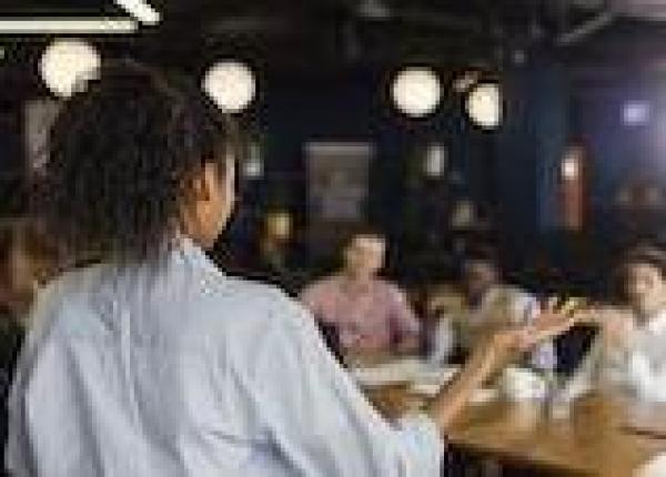 Bilingual Public Speaking Club