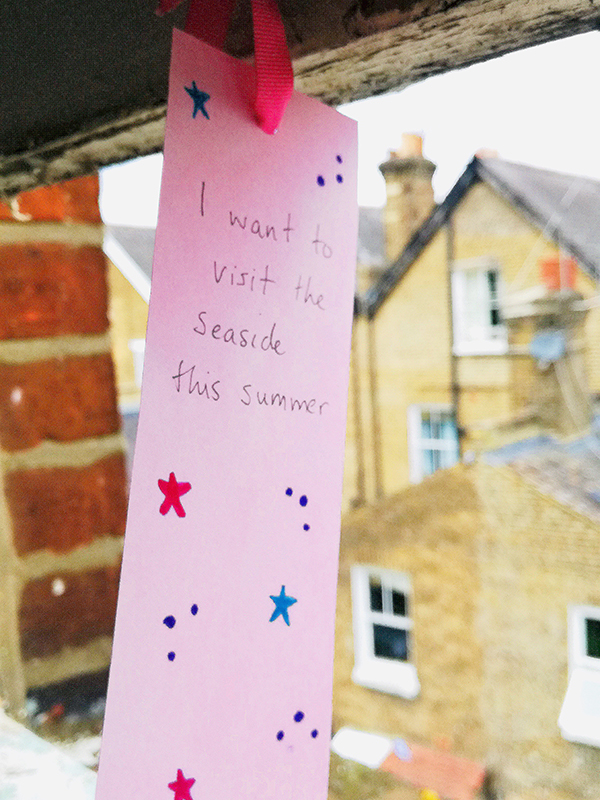 I want to visit the seaside this summer - AT
